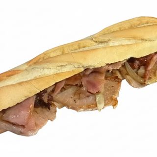 Lomo, bacon, queso y cebolla caramelizada