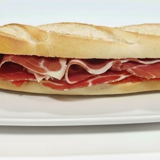 Serrano y tomate rallado