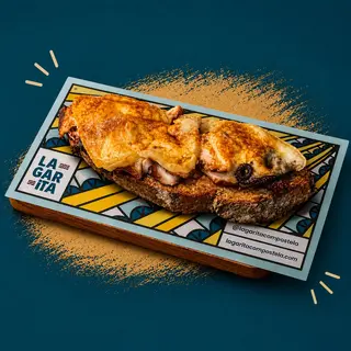 Tosta de pulpo y queso de tetilla