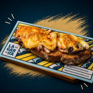 Tosta de pulpo y queso de tetilla 