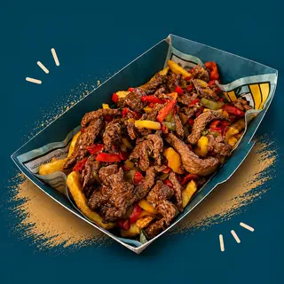 Richada con patatas fritas y pimientos.