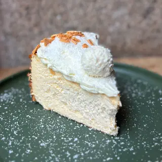 Tarta de queso y Raffaello (porción)