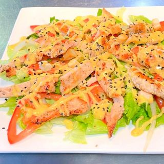 Ensalada de pollo con miel y mostaza
