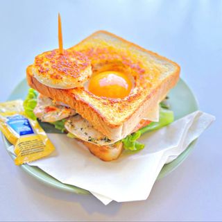 Sándwich de pollo a la plancha