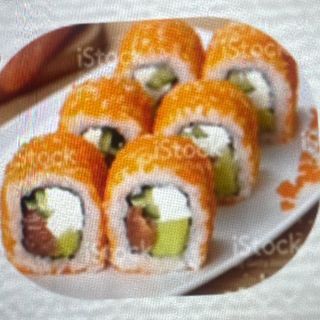 17-Maki de aguacate con salmón y queso (8 piezas)