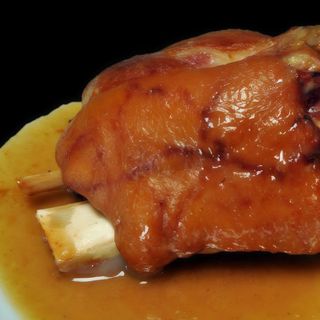 Codillo en su jugo con patatas