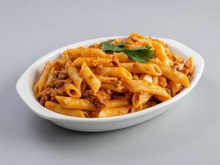 Pasta con tomate y chorizo