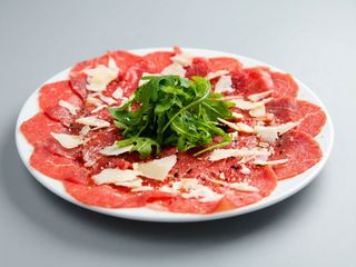 Carpaccio Di Manzo Con Rucola