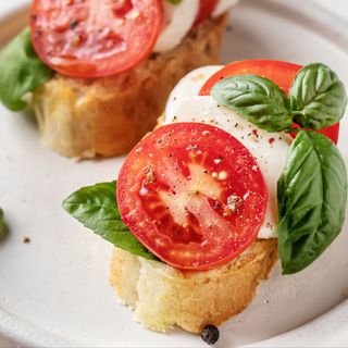 Bruschetta burratina e pomodorini