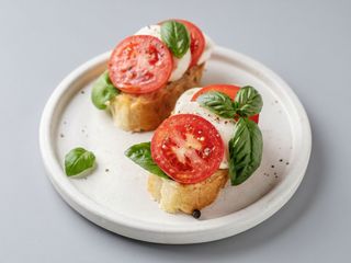 Bruschetta burratina e pomodorini