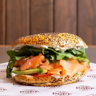 Deli Bagel Salmón