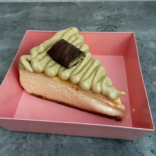 Porción XL Cheesecake KINDER BUENO