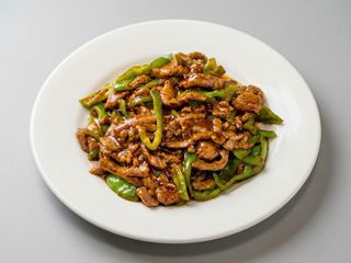 T6 - Ternera con pimientos verdes