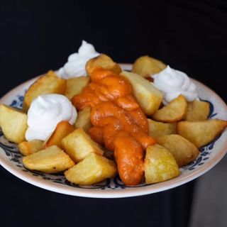 Patatas bravas caseras