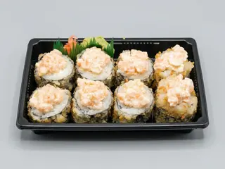 Maki En Tempura Con Tartar De Salmón