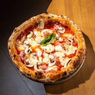 Pizza Prosciutto e Funghi