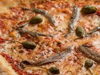 Pizza Anchoas y Alcaparras