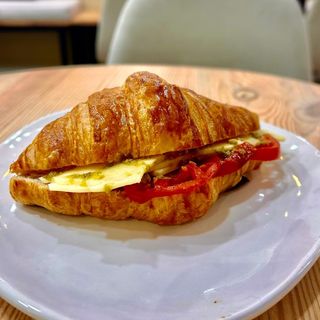 Croissant Pesto