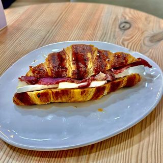 Croissant Jamón Iberico Brie