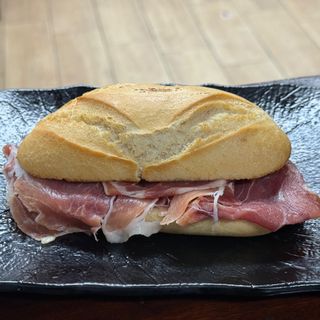 Pitufo de jamón serrano