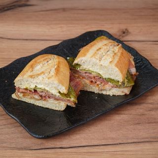 Bocadillo serranito