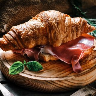 Croasant jamón serrano