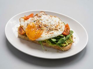 Tostada De Queso Fresco Con Huevo Frito