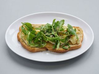 Tostada De Queso De Cabra Con Manzana