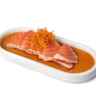 126 -CEVICHE DE SALMON (5U)