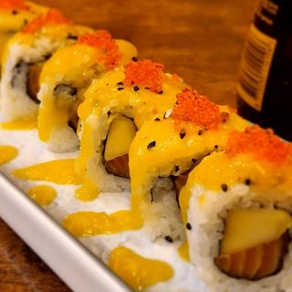 New Roll Mango y Samon 8uds