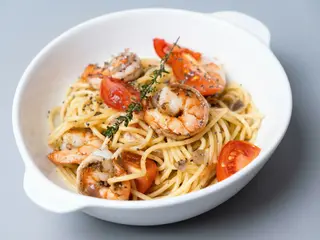 Spaghetti Nórdico Al Vodka Con Salmón Y Langostinos