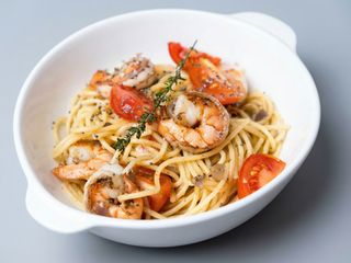 Spaghetti Nórdico Al Vodka Con Salmón Y Langostinos