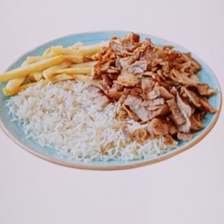 Plato con patatas y arroz