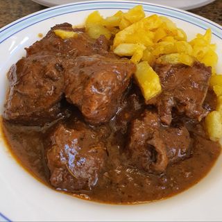 Carrilladas estofadas al vino tinto