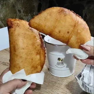 EMPANADA RUMBERA (PERNIL QUESO)