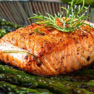 salmon plancha con mix de verduras salteadas