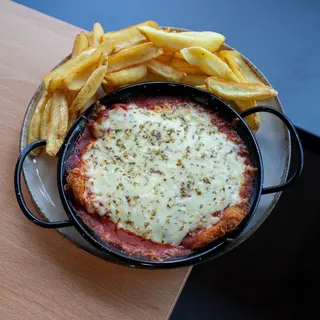 Pollo a la parmesana con patatas