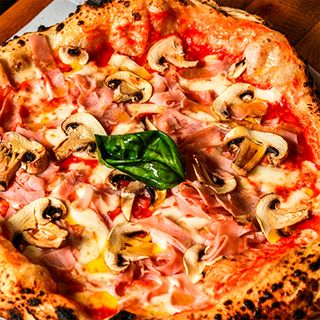 Pizza prosciutto e funghi