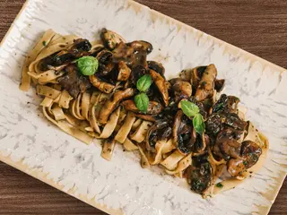 Tagliatelle con setas y trufa