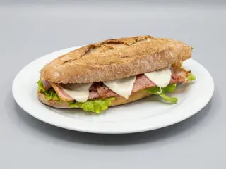 Bocadillo de bacon con queso