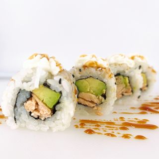 Salmón cocido, aguacate, philadelphia y teriyaki