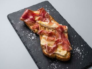Torrada de pernil ibèric amb brie fos