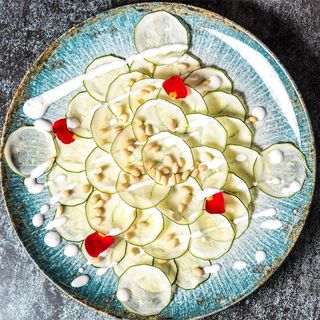 Carpaccio di zucchine con crema di burrata e pinoli