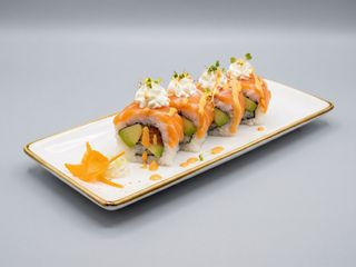 137-Uramaki Crazy Salmón 8 Pzs.