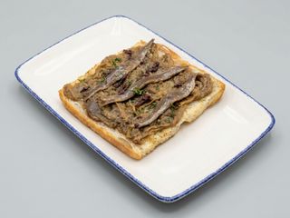 Coca de berenjenas asadas con anchoa
