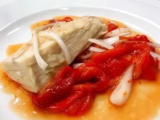 Pimientos aliñados con melva