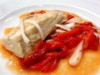 Pimientos aliñados con melva