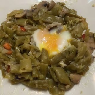 Judías salteadas con jamón y champiñones