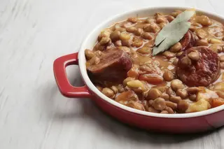 Lentejas con chorizo y panceta