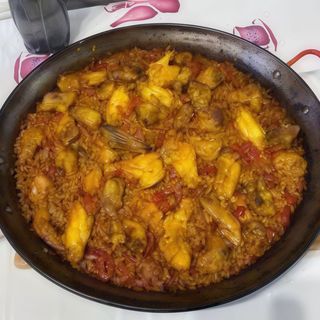 Paella de carne